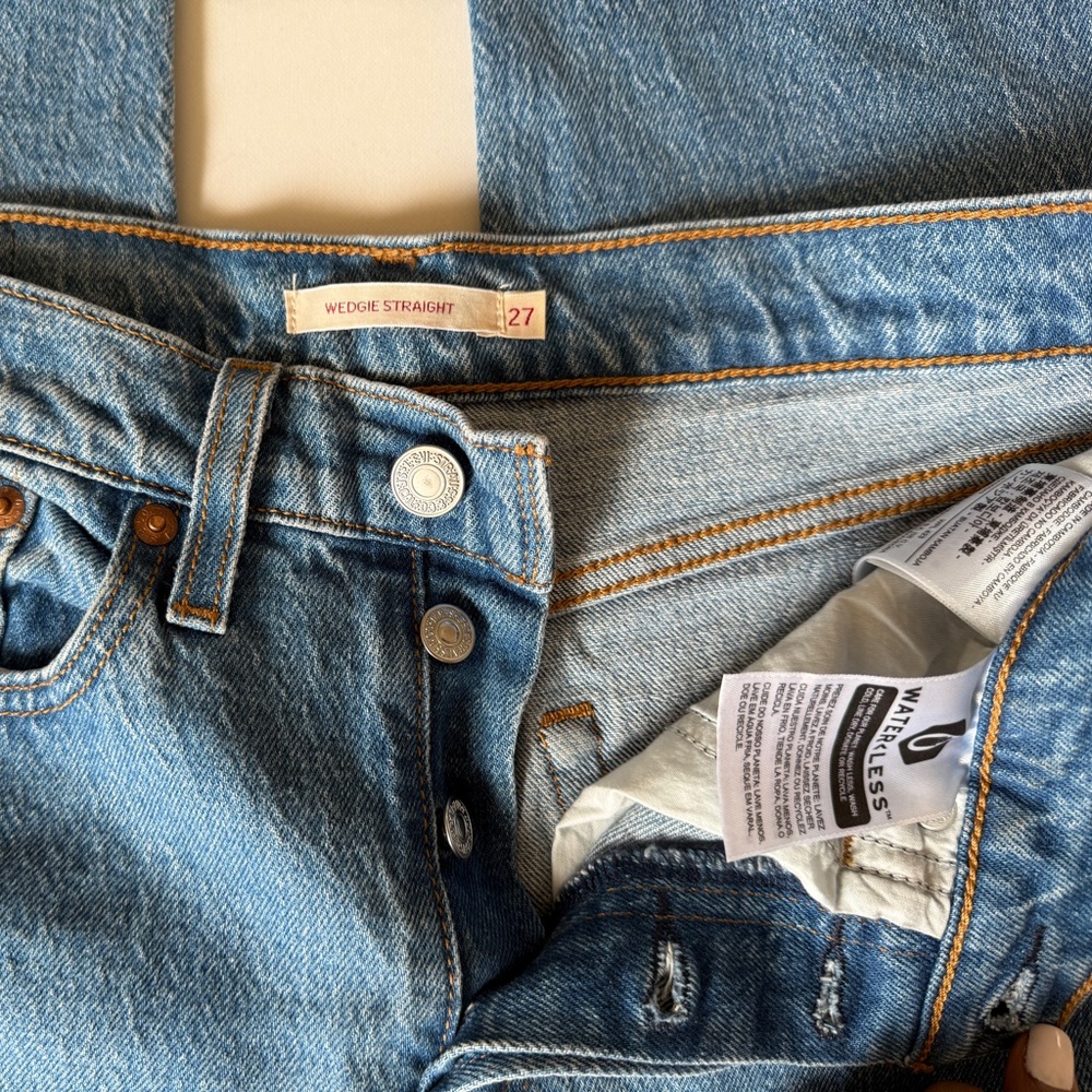 Levi Jeans - 28 - Picture 2 of 3